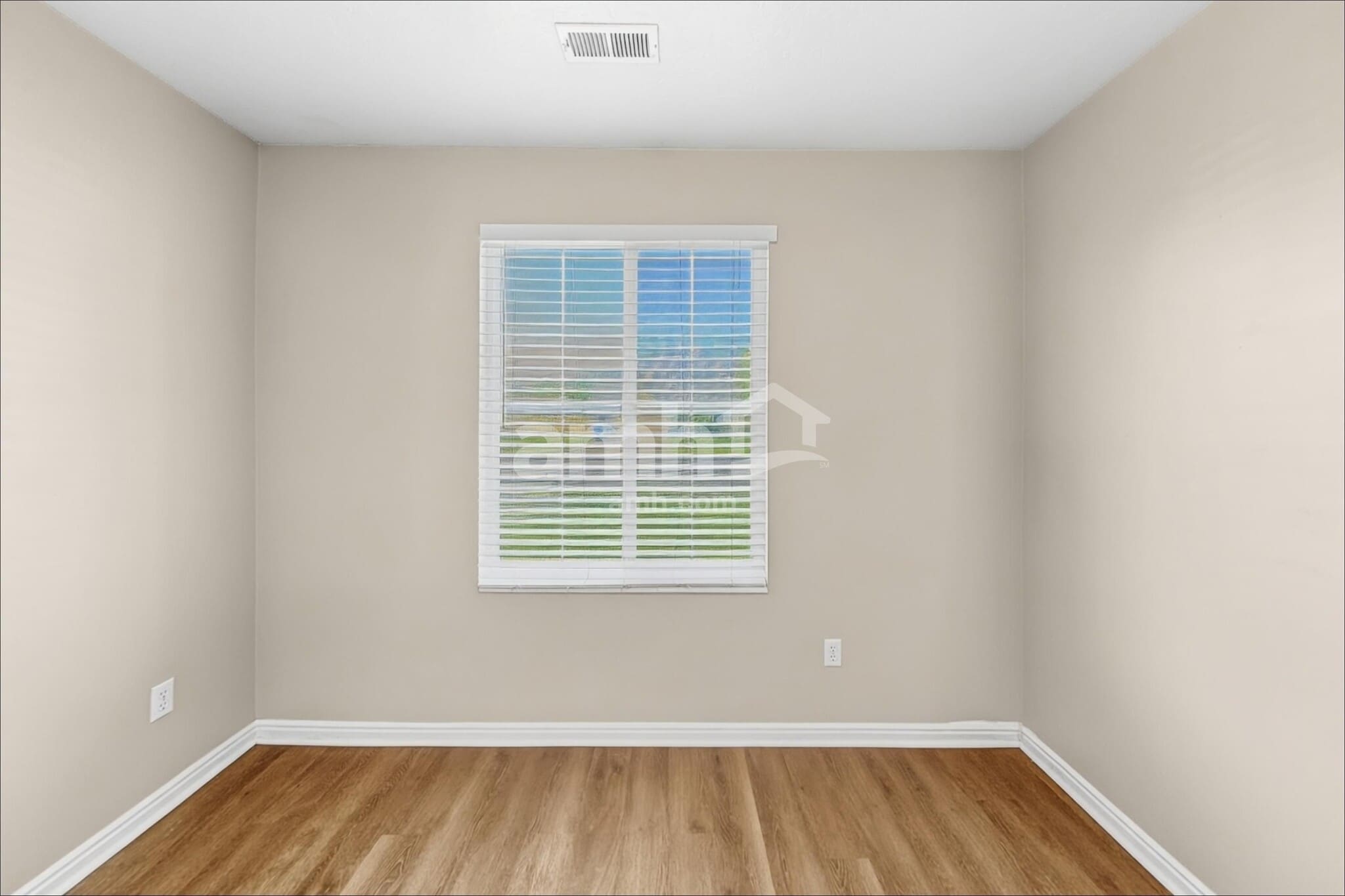 Building Photo - 555 E 700 N