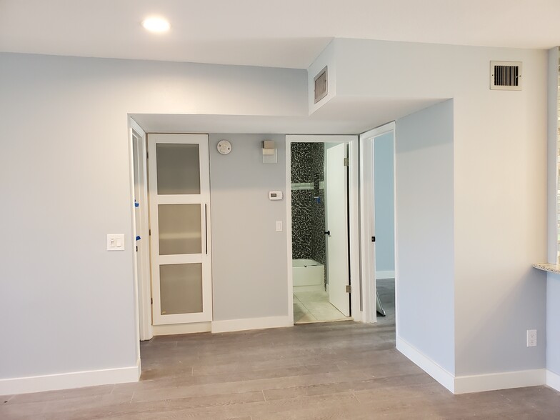 Hallway Linen and Storage; Second bath and bedrooms access - 2471 Sumatran Way