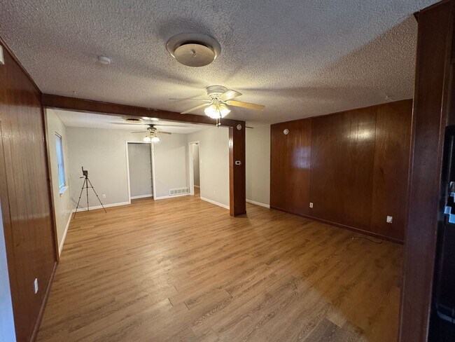 Building Photo - Charming 3 Bedroom, 2 Bath Home with 2-Car Garage & Large Fenced Yard