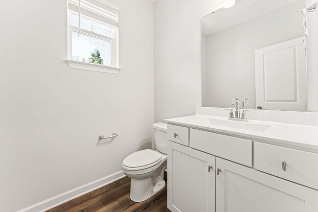 Building Photo - Sleek & Stylish 3 Bed, 2.5 Bath Townhome in Prime Location $2,050/mo rent