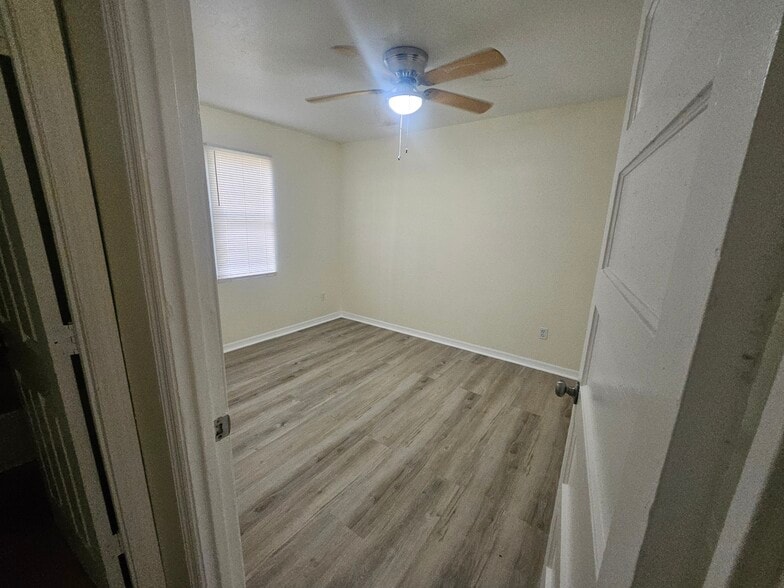 Building Photo - 7009 Old Middleburg Rd S