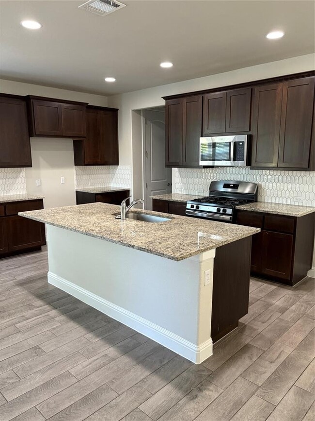 Building Photo - 105 Stone Cyn Dr