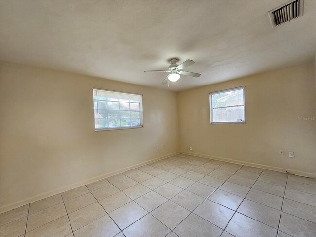 Building Photo - 4332 Newbury Dr