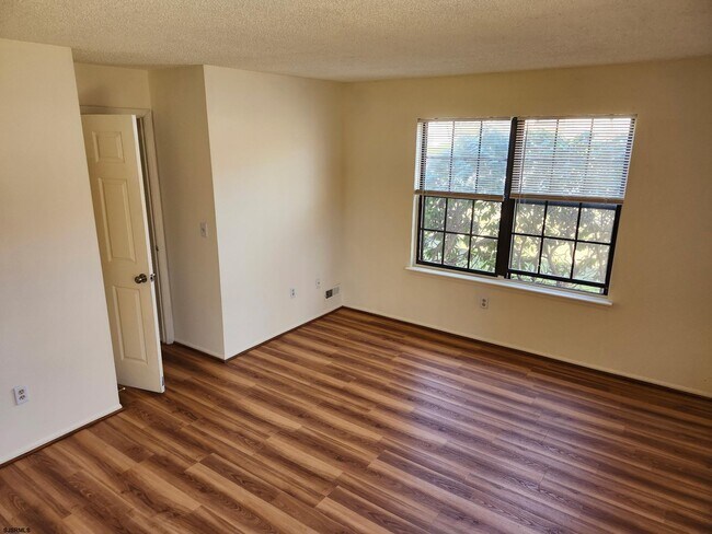 Building Photo - 25 Liberty Ct