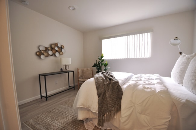 Building Photo - 6620 Linda Vista Rd