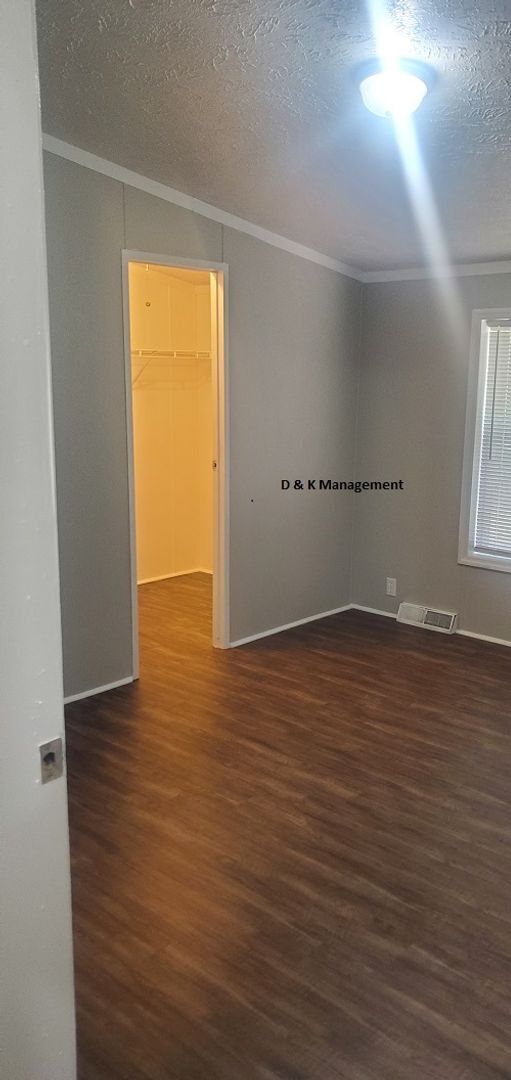 Building Photo - 3 Bedroom 2 Bath Convenient to Downtown