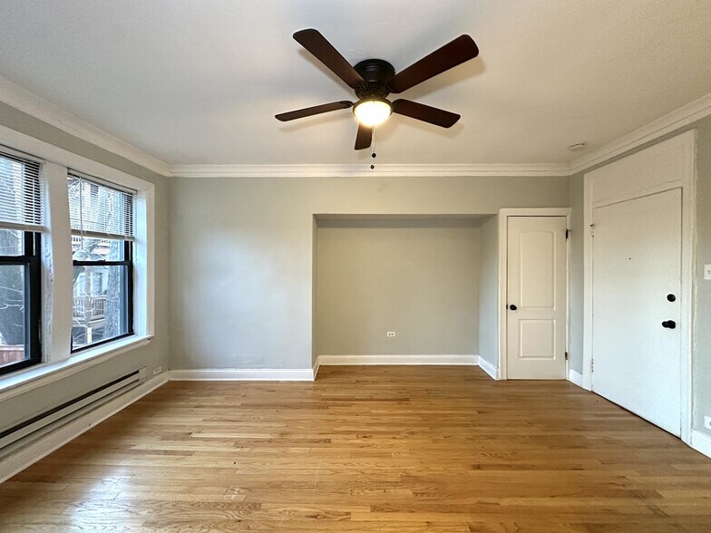 Building Photo - 4619 N Paulina St