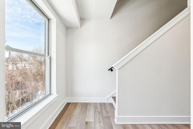 Building Photo - 3205 N 35th St