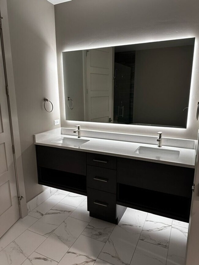 Building Photo - Black Bull Trail One Bedroom One Bathroom Space Available!