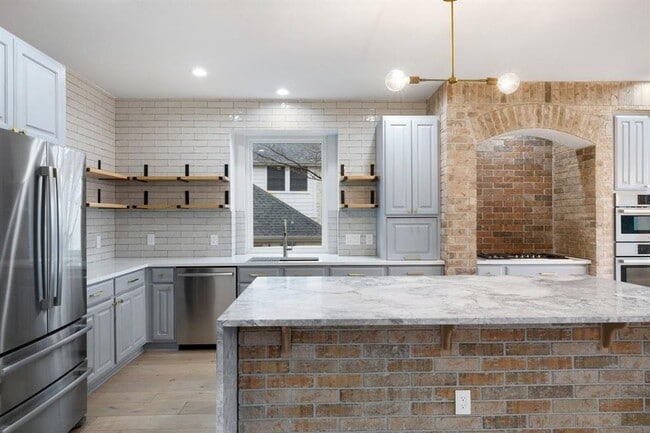 Building Photo - 2137 Rivina Dr