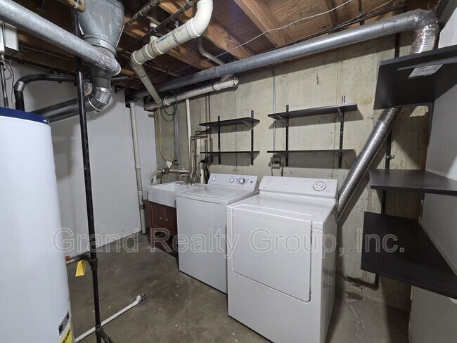 Building Photo - 1046 Cumberland Ct