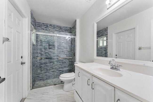 Building Photo - 1974 SE Tiffany Ave