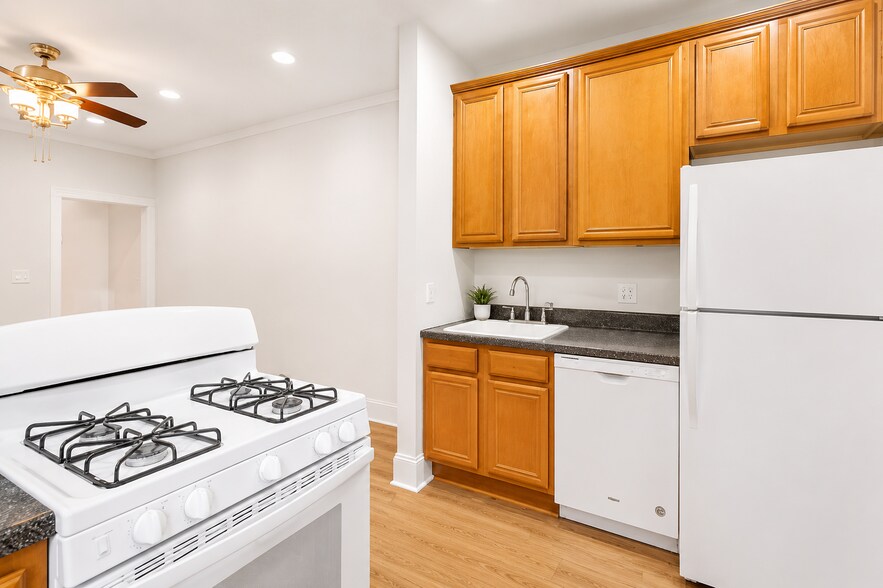 Building Photo - 446 W Arlington Pl