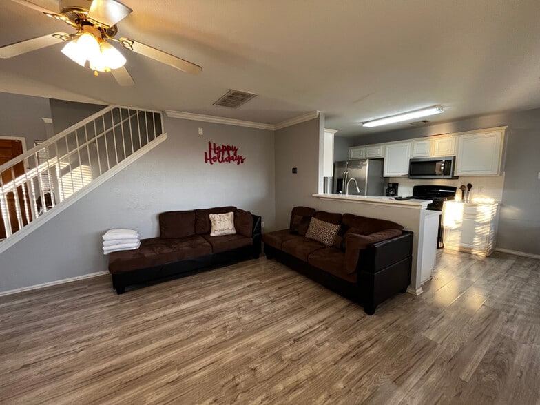 Building Photo - 1005 Betty Baker Cove