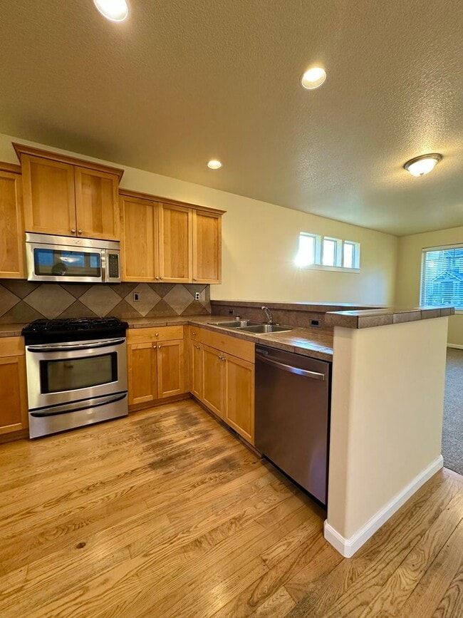 Building Photo - 63114 Dakota Dr