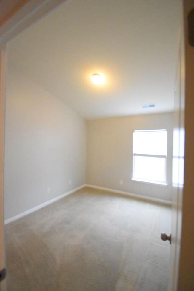 Building Photo - Beautiful 3BR 2.5BA Home w/ Community Pool Access in Calloway Glen