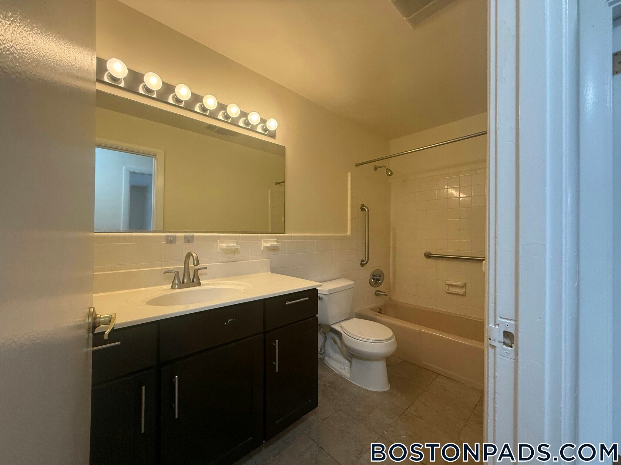 Building Photo - 17 Captain Parker Arms