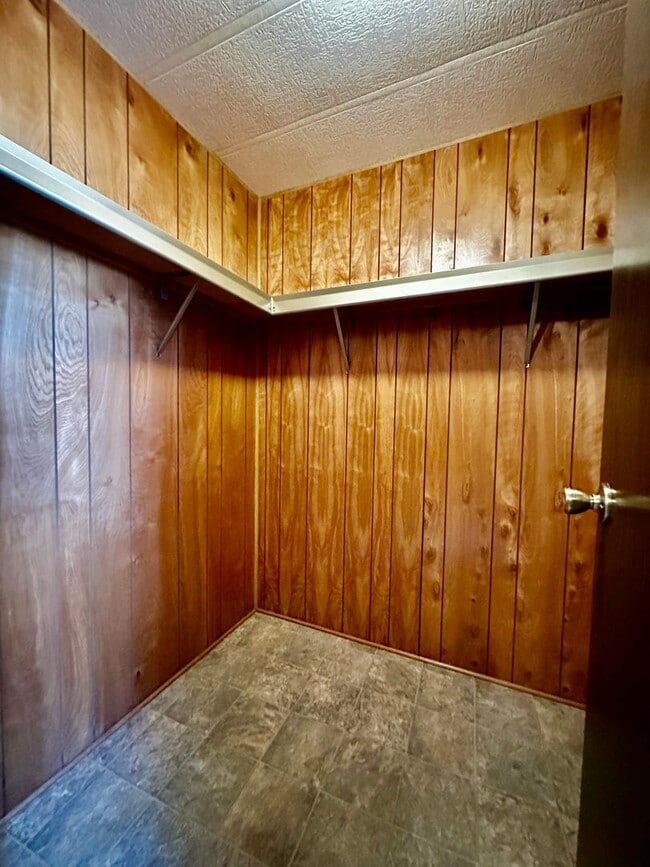 Building Photo - 2/2 Mobile Home