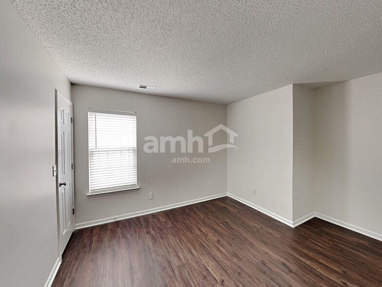 Building Photo - 10220 Seedling Ln