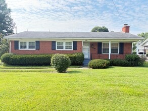 Building Photo - 2208 Stephan Ln