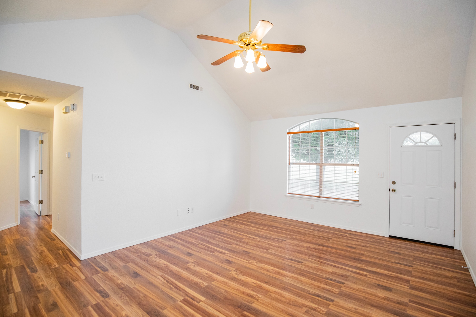 Building Photo - 215 Broyles St