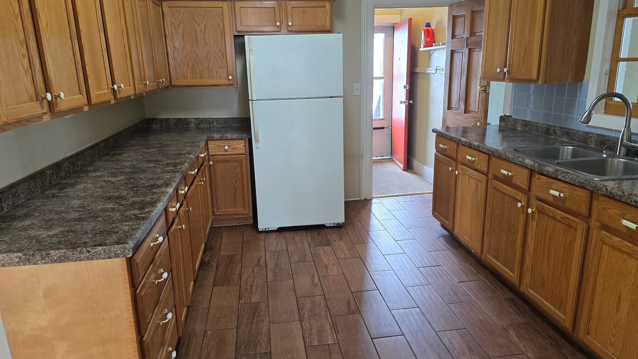 Many Kitchen Cabinets/ Spacious Fridge - 20 N Locust St
