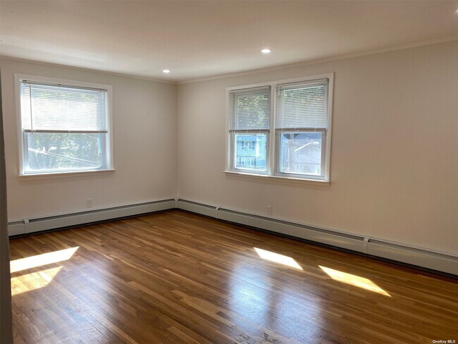 Building Photo - 46 Roosevelt Ave