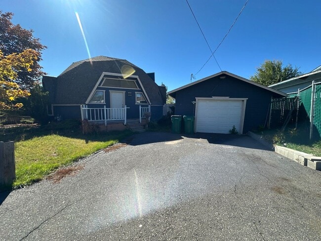 Building Photo - 804 N 2nd St