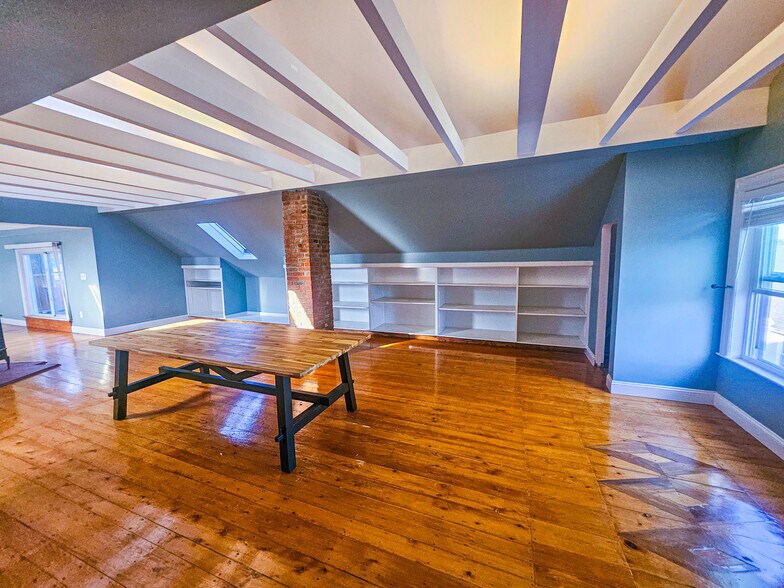 Building Photo - 8 Randall St