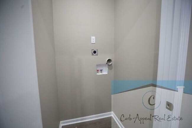 Building Photo - Luxury 2 bed 2 bath apt - brand new construction!! Washer, dryer and, internet utilities included!!