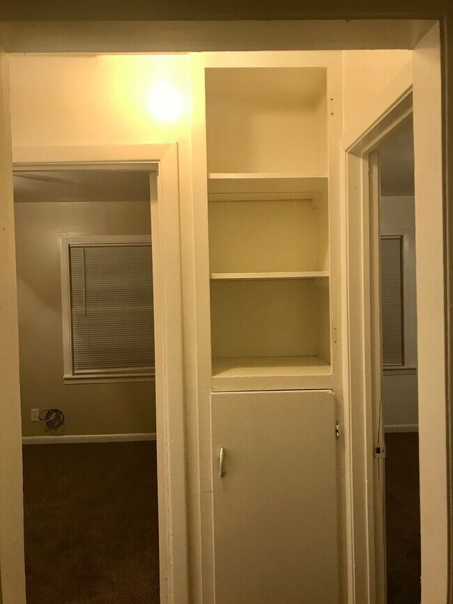 Building Photo - 2 Bedroom, 1 Bathroom Home in North Amarillo!