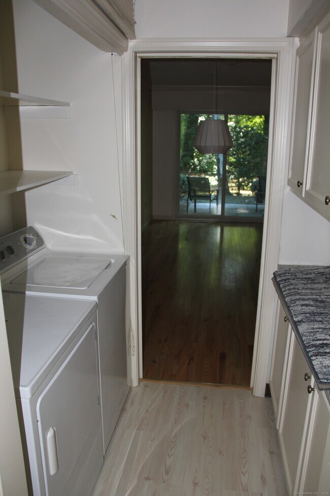 Building Photo - 45 Tunxis Village