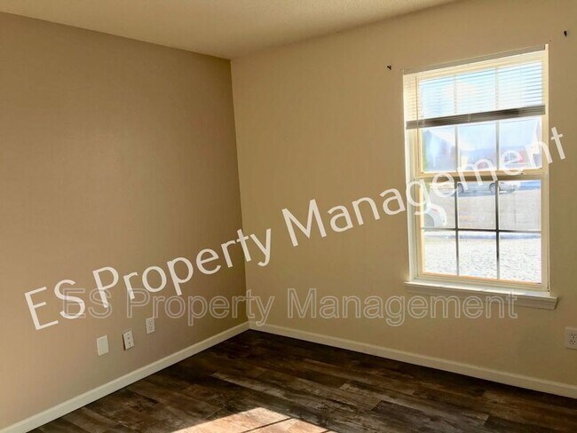 Building Photo - 5742 Ashcroft Dr
