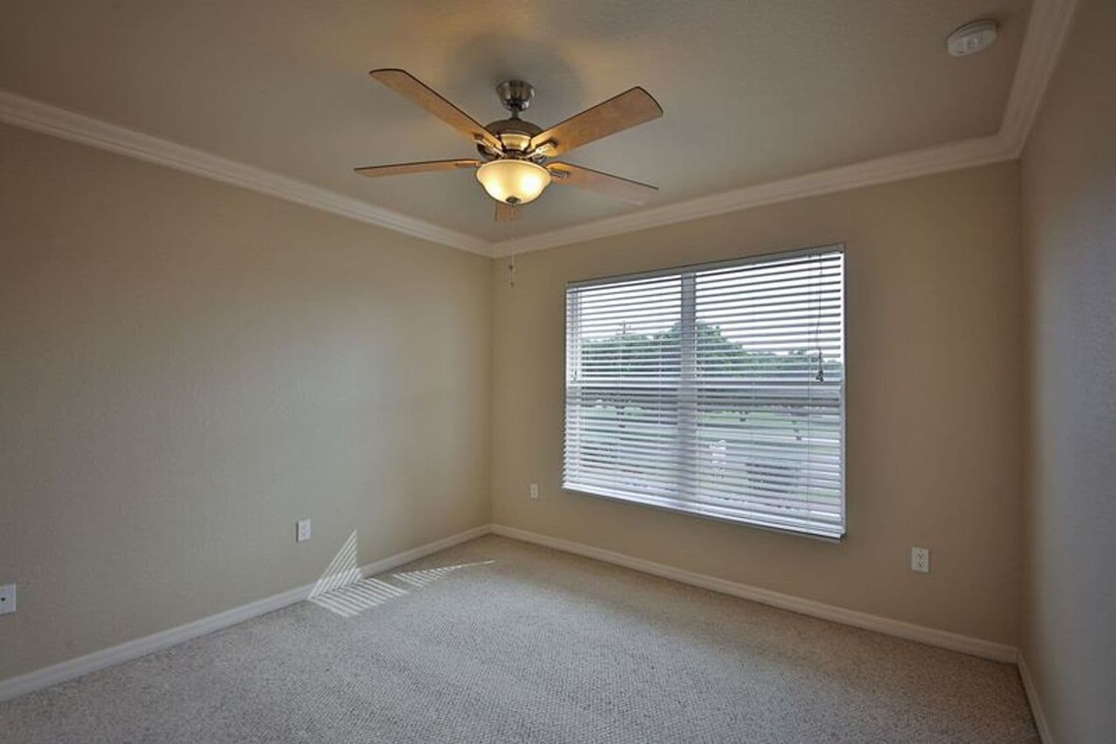 Building Photo - Santa Barbara Villas - Move in Special