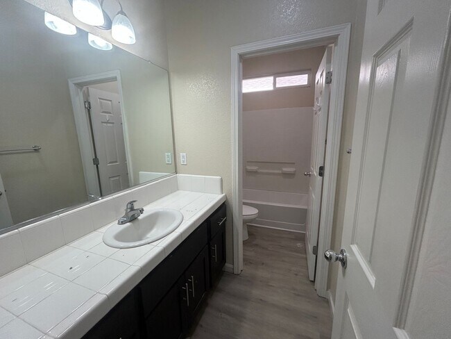 Building Photo - 518 Samuel Way