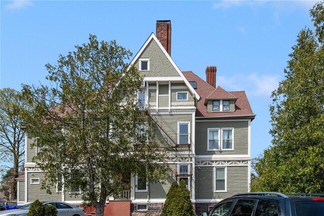 Building Photo - 87 Cooke St