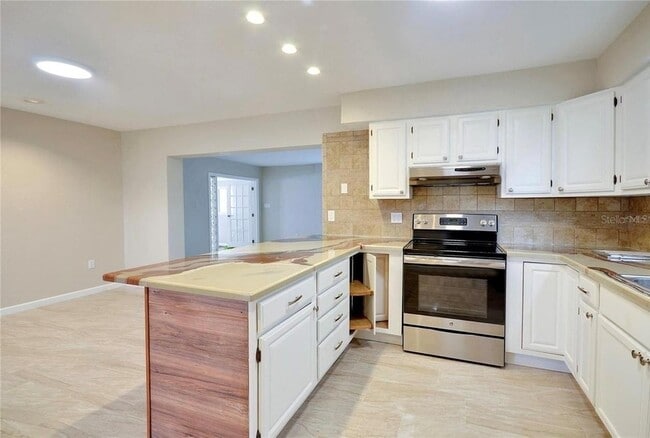 Building Photo - 757 Evangeline Ave