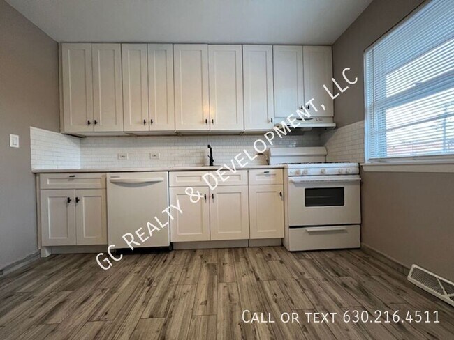 Building Photo - 4323 Elm St