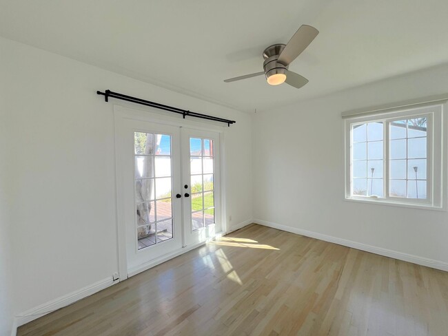 Building Photo - Clean and Updated 2 Bedroom in Long Beach