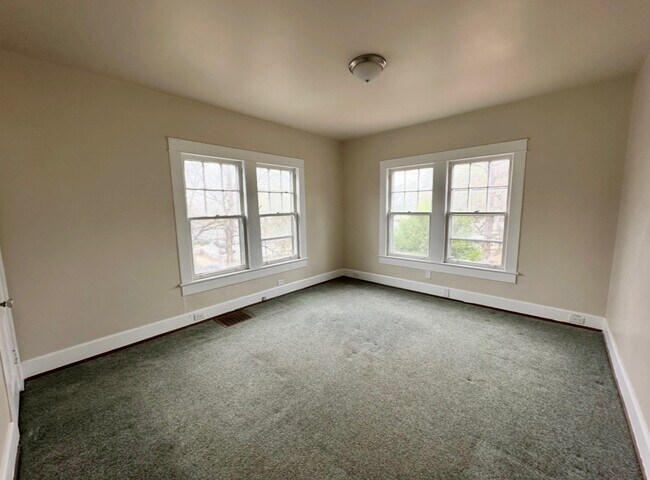 Building Photo - 1532 Graymont Ave W