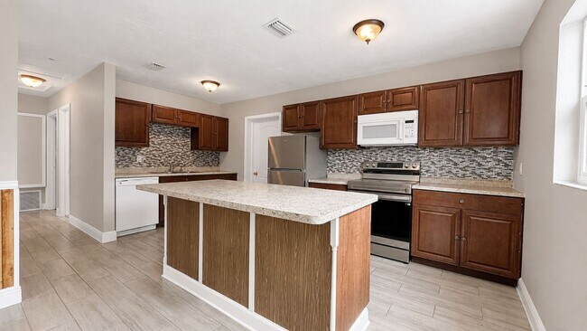Building Photo - 7702 Arezzo Ave