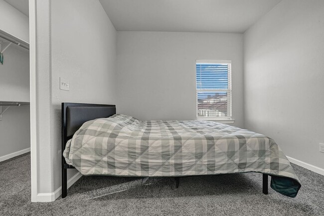 Building Photo - Upper Valley 2 Bedroom 2.5 Bath