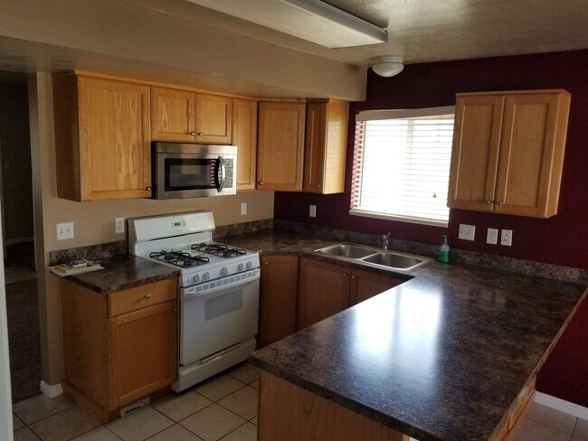 Building Photo - 550 Pheasant Ridge Dr