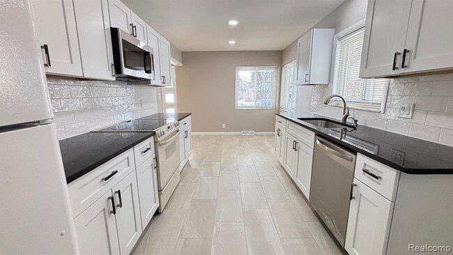 Building Photo - 28758 Leona St