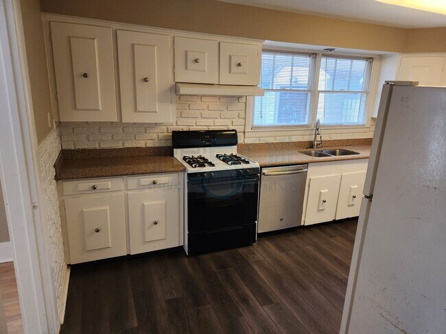 Building Photo - Forest Park School District!