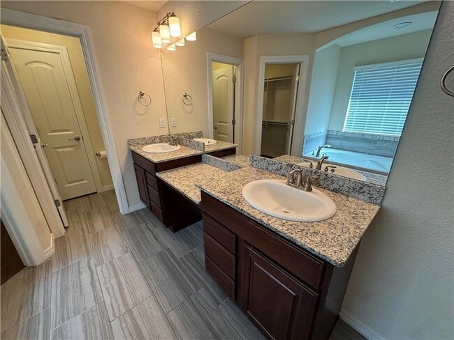 Building Photo - 4849 W Oldham Dr