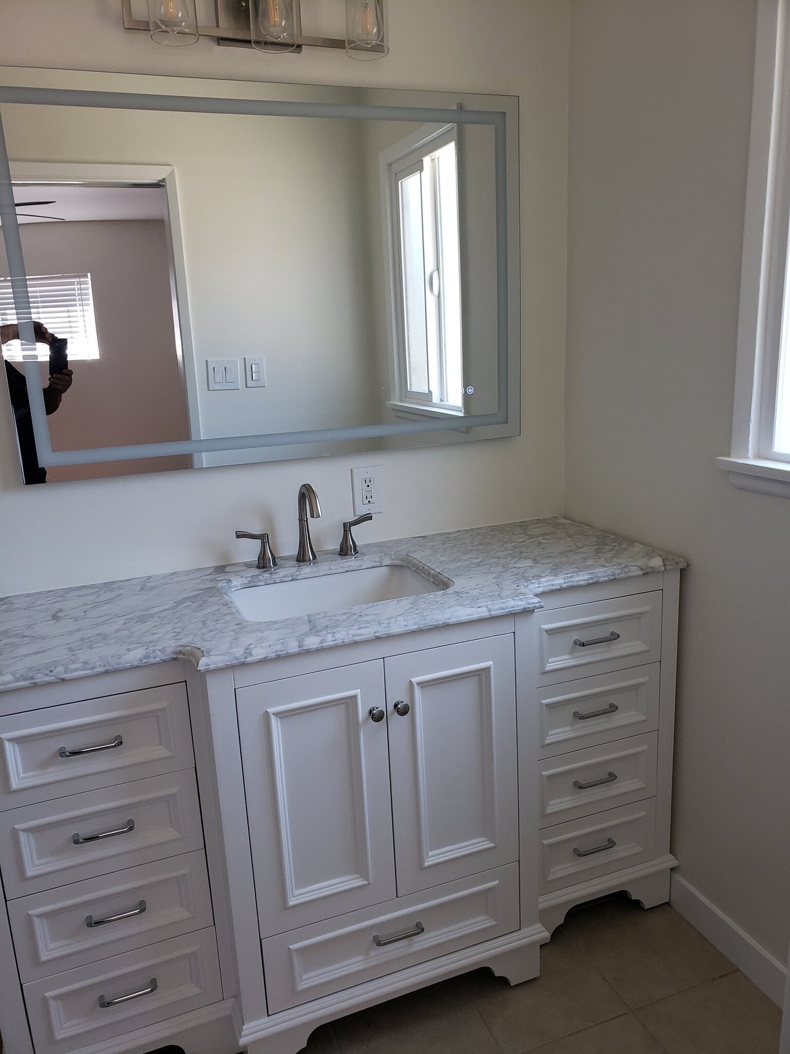 Building Photo - 302 N Ventura St