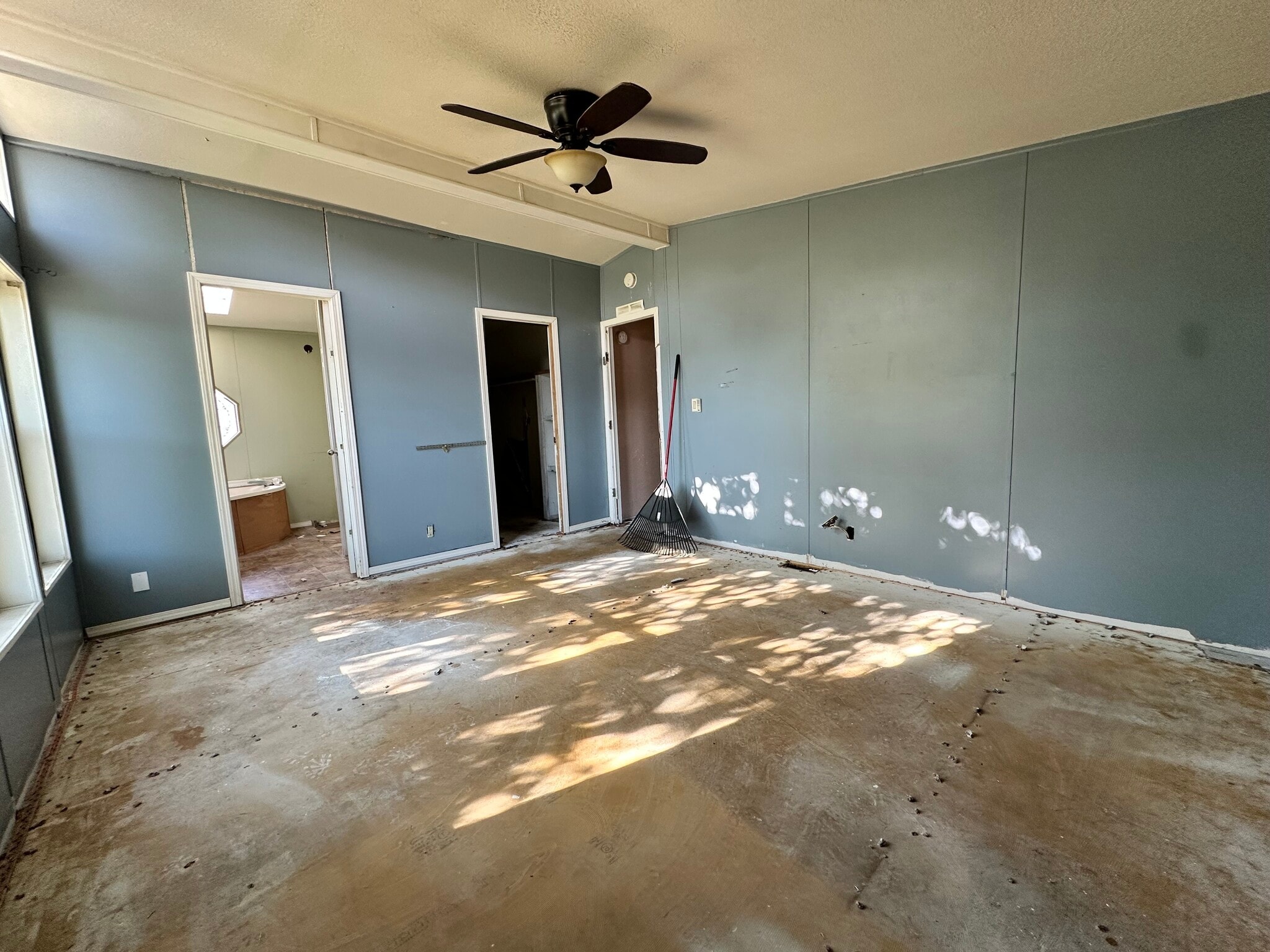 Building Photo - 3 Hartland St N