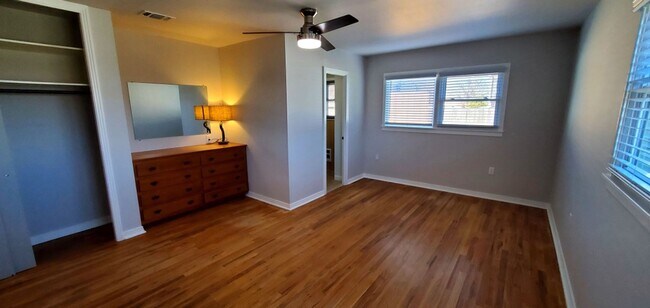 Building Photo - Immaculate renovated Mid Century with all ...