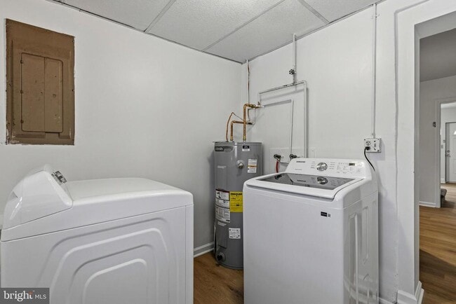 Building Photo - 614 Clark St